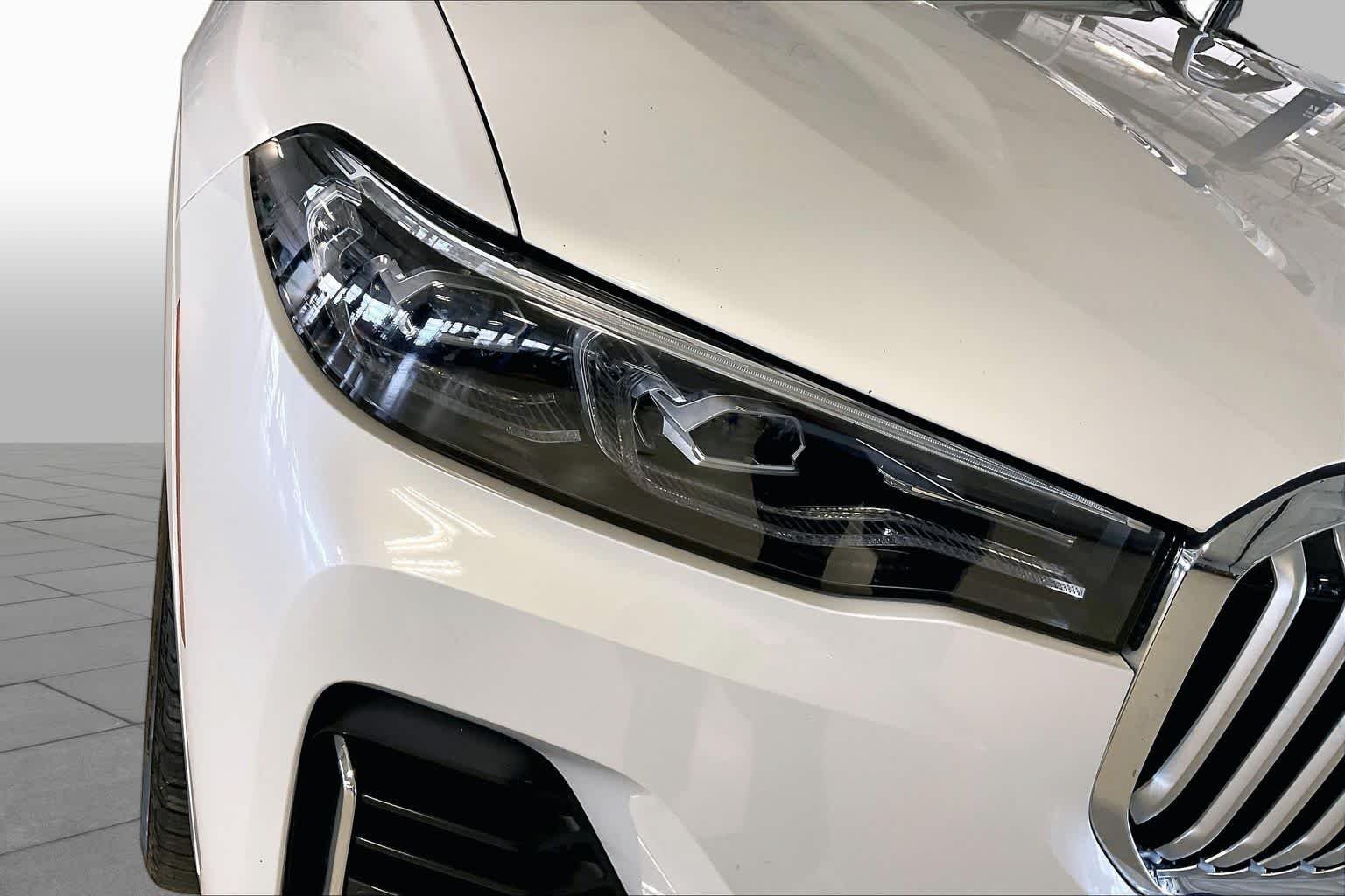 Used 2020 Mineral White Metallic BMW xDrive40i image 25