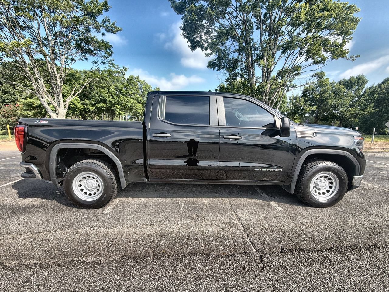 Used 2024 Onyx Black GMC Pro image 9