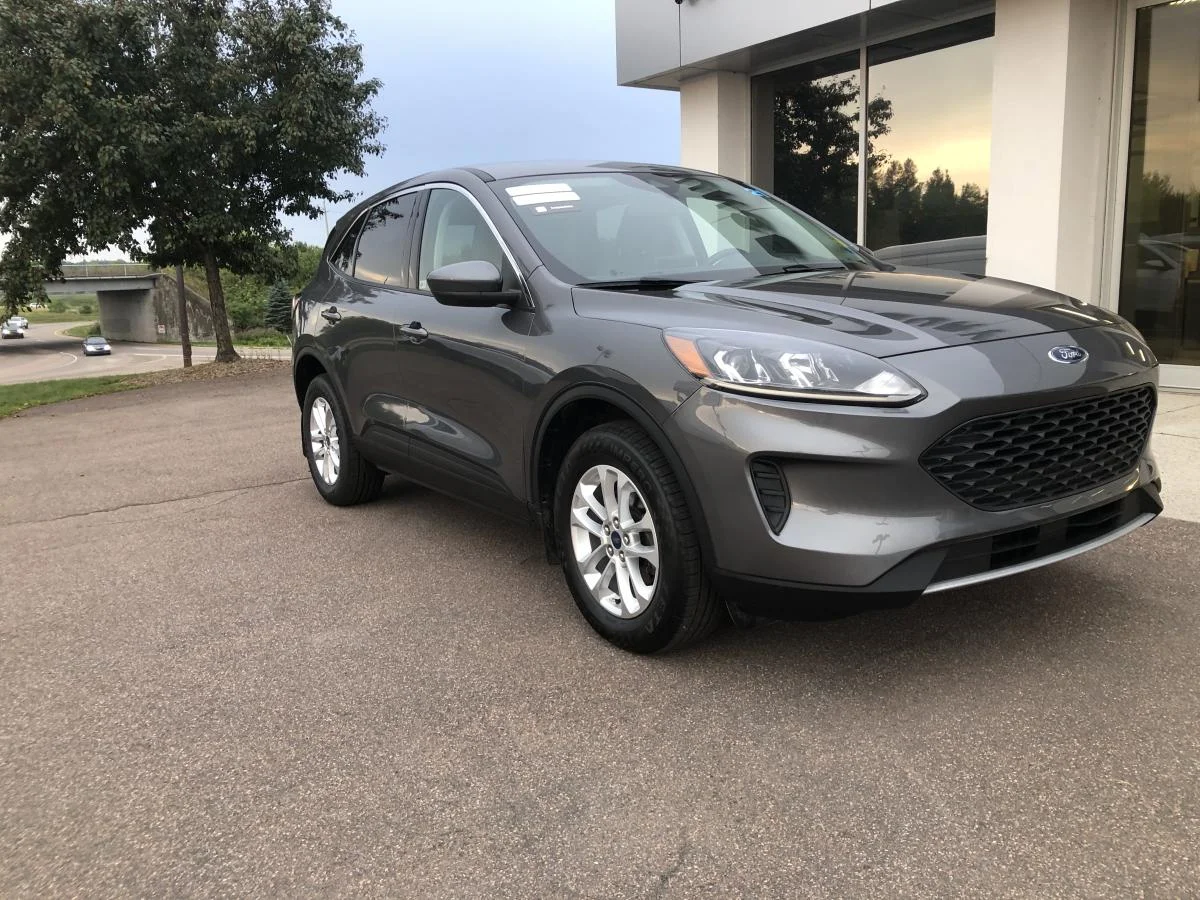 Used 2021 Grey Ford SE AWD image 3