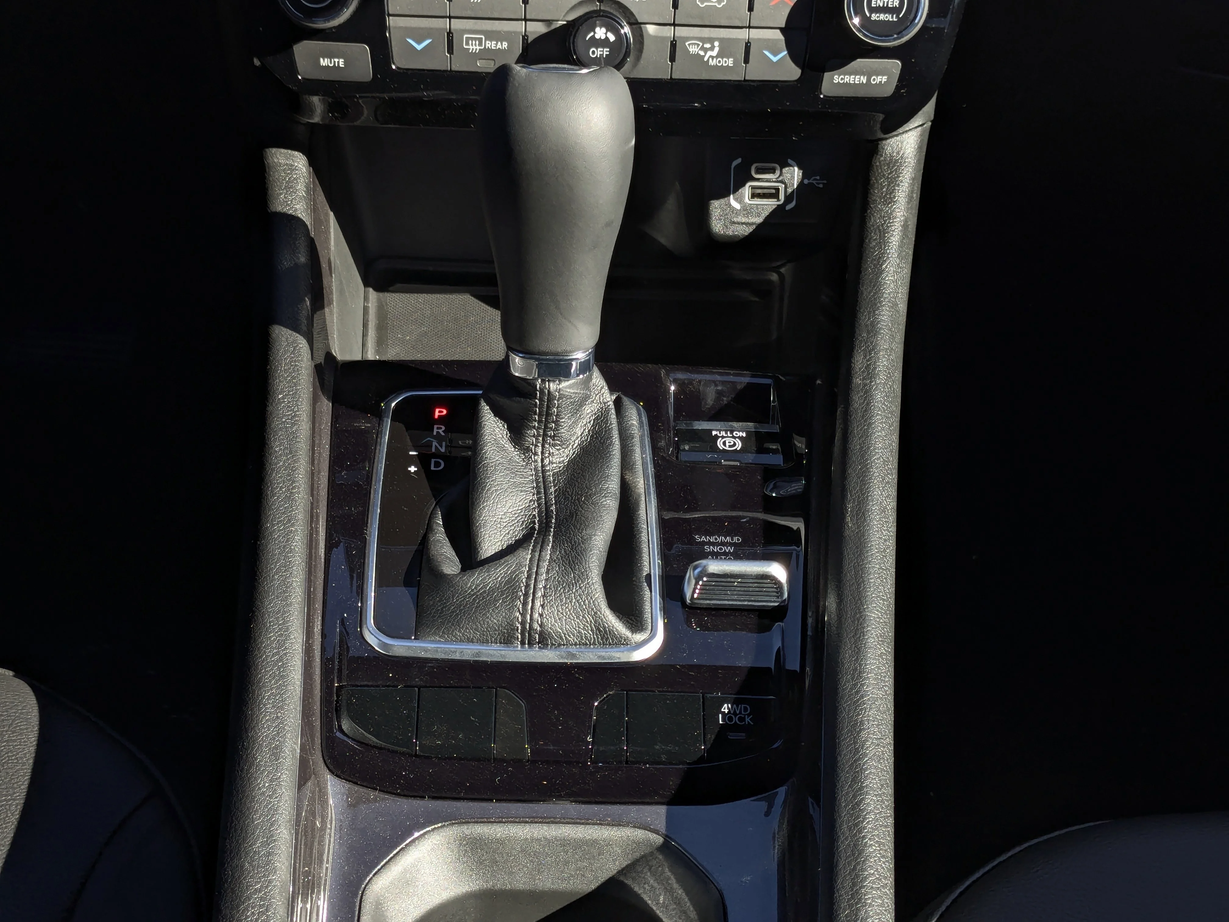 New 2026 White Jeep North - Panoramic Sunroof - Alpine Audio -  Adaptive Cruise - Power Liftgate & Tons More! image 24