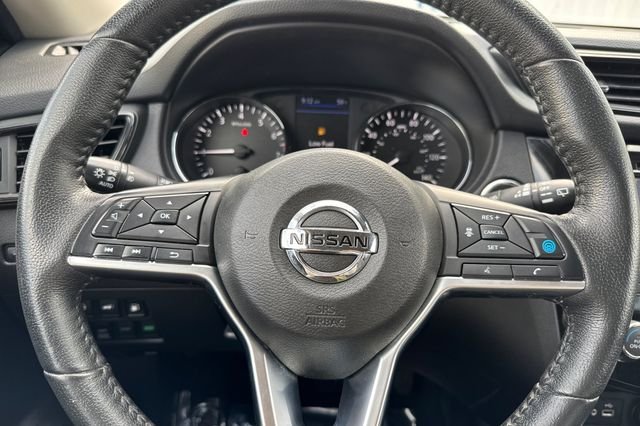 Used 2020 Brilliant Silver Metallic Nissan SL image 29