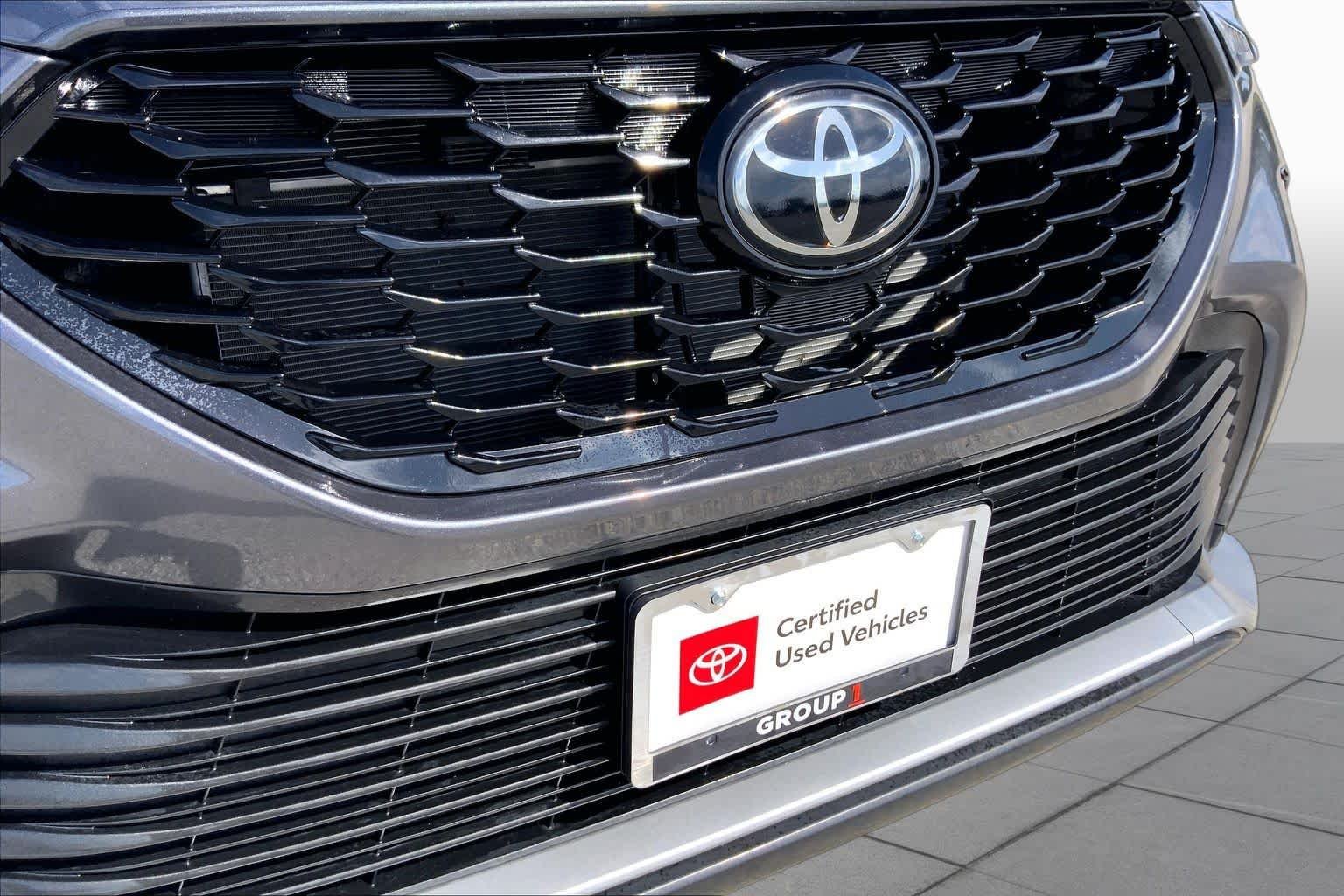 Used 2025 Magnetic Gray Metallic Toyota XSE image 29