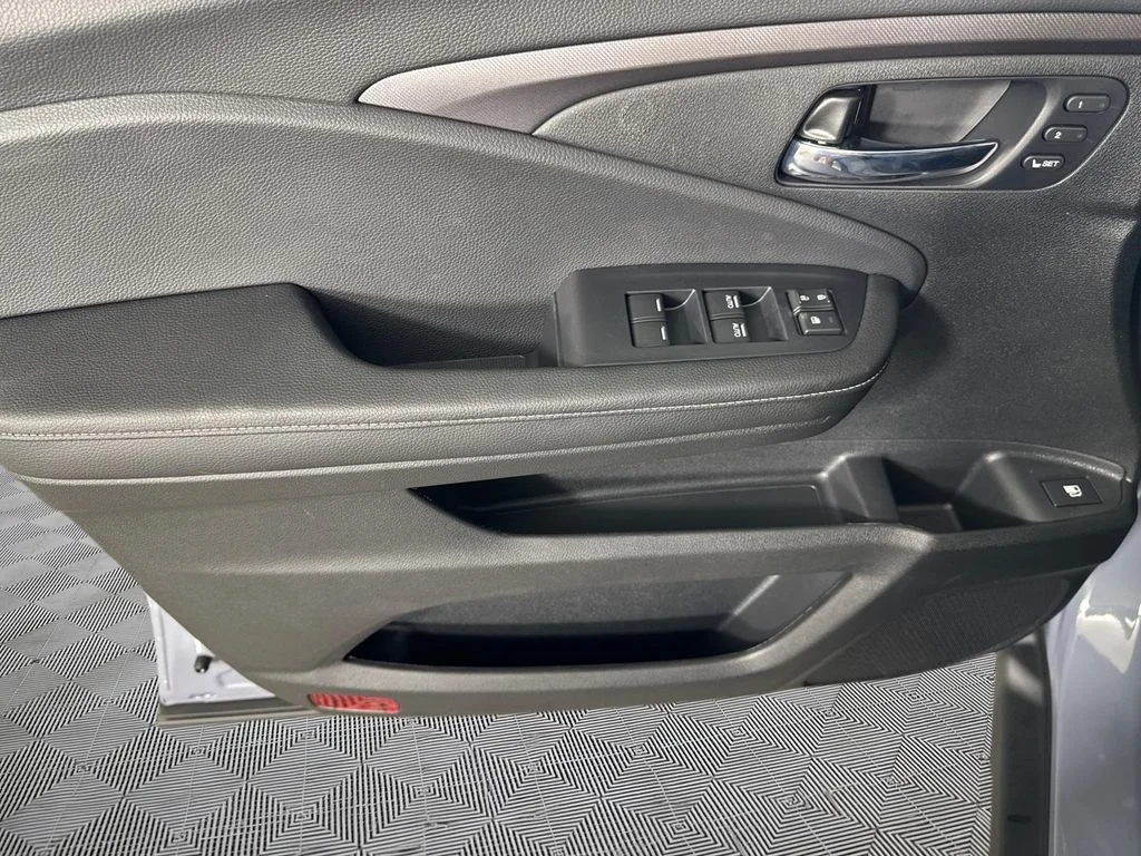 New 2026 Sonic Gray Pearl Honda RTL image 17