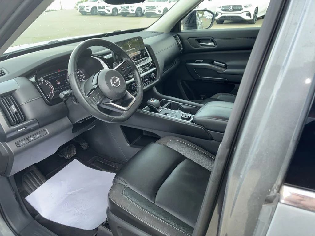 Used 2022 Gray Nissan SL image 9