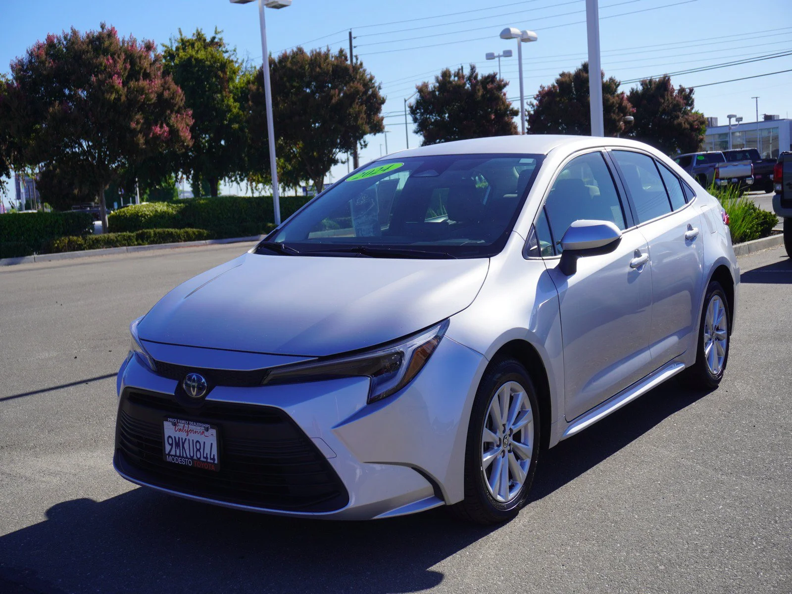 Used 2024 Classic Silver Toyota Hybrid XLE image 7