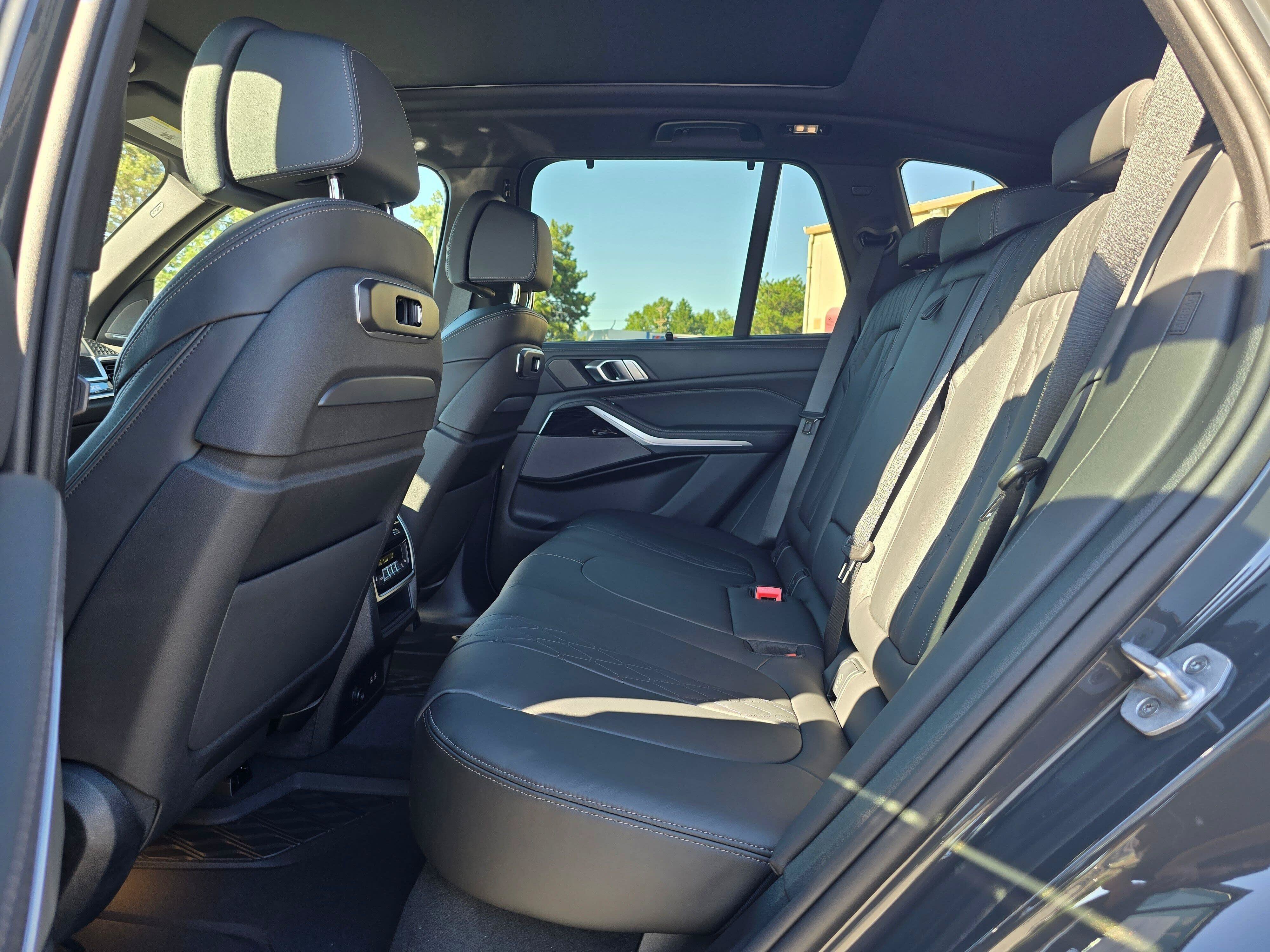 New 2026 Dravit Grey Metallic BMW xDrive50e image 12