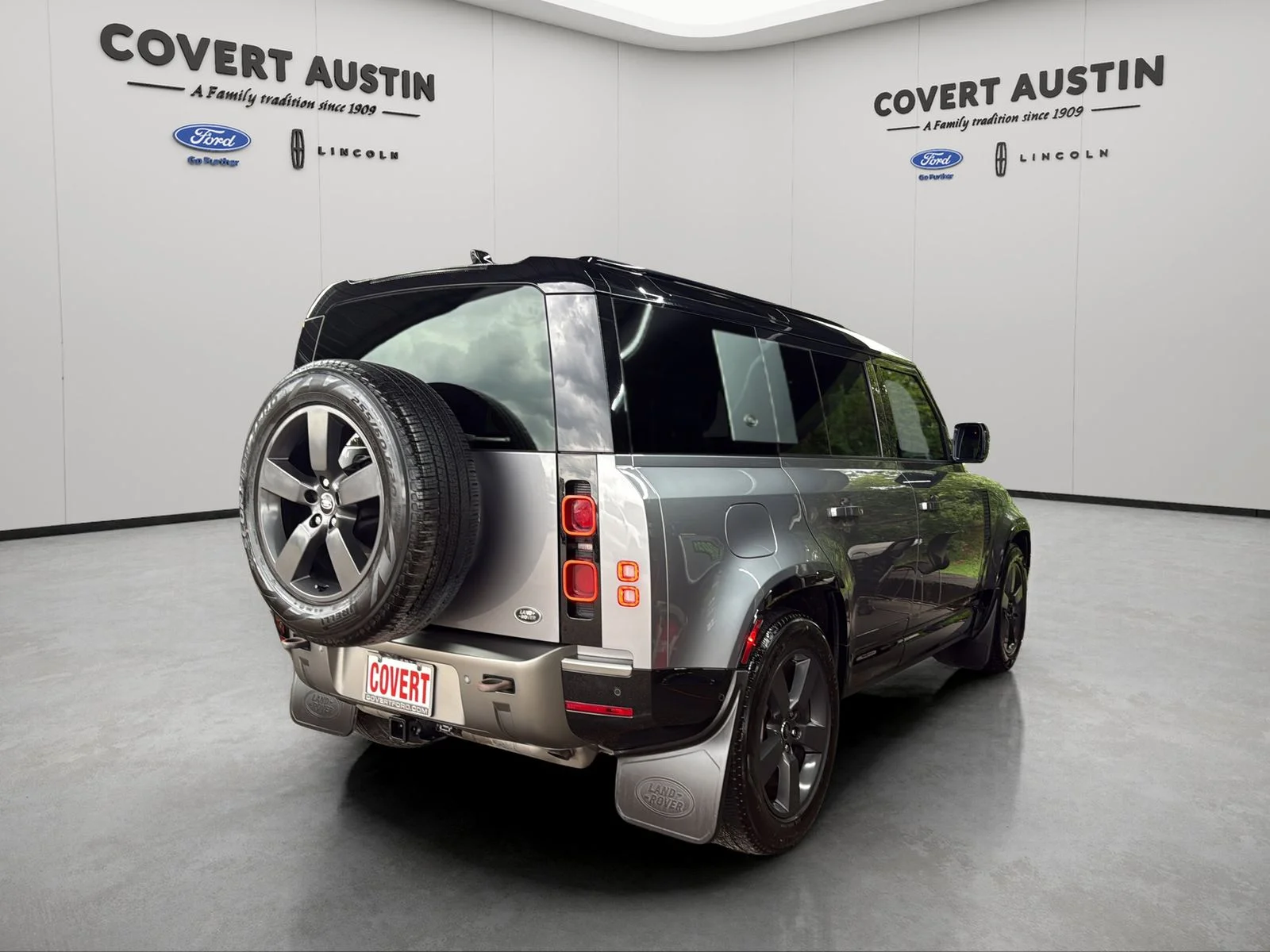Used 2021  Land Rover X-Dynamic SE image 5