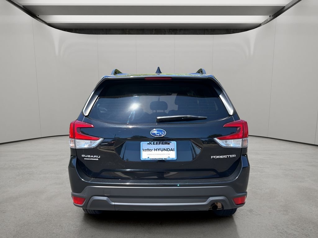 Used 2023 Crystal Black Silica Subaru Premium image 4