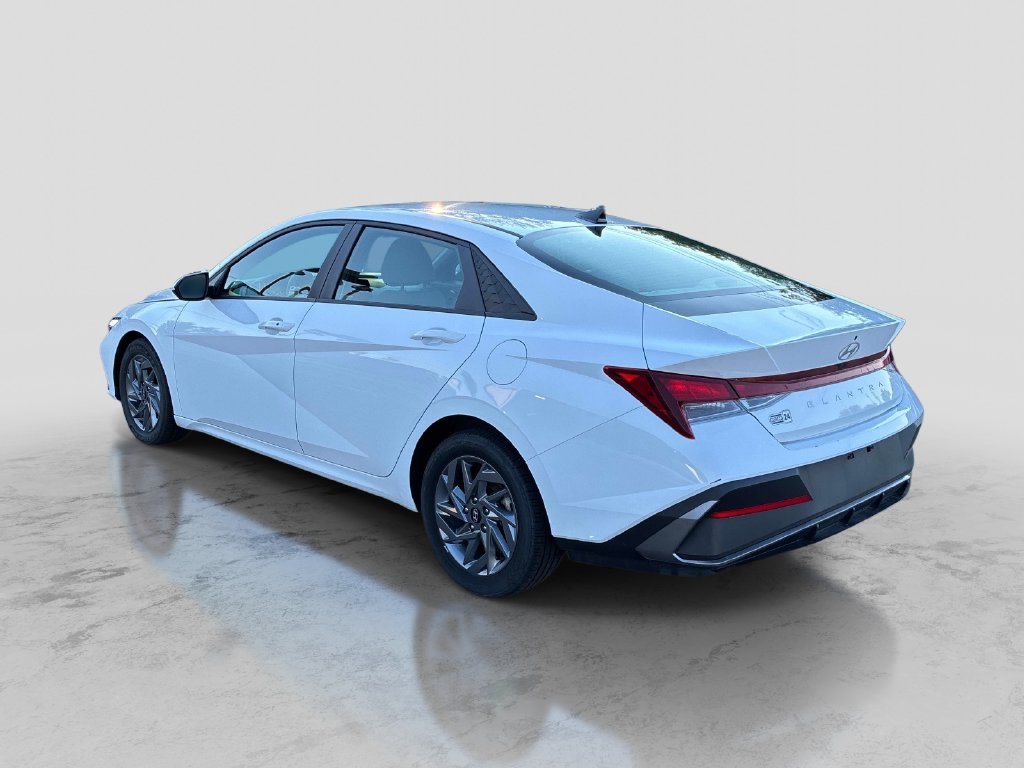 Used 2024 White Hyundai SEL image 5