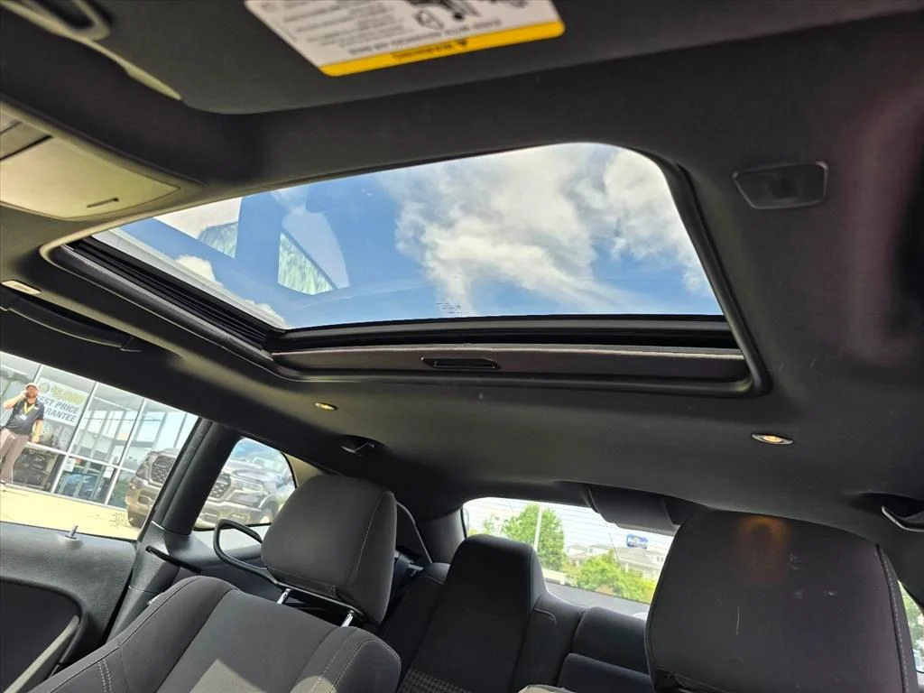 Used 2019 Black Dodge SXT image 7