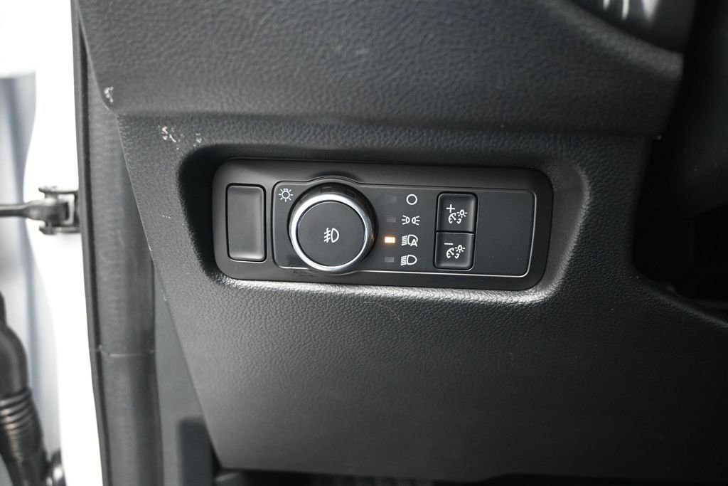 New 2026 Oxford White Ford XLT image 11