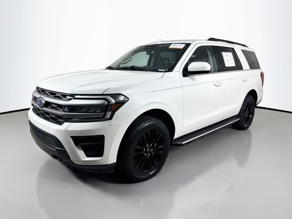 Used 2023 Star White Metallic Tri-Coat Ford XLT image 3