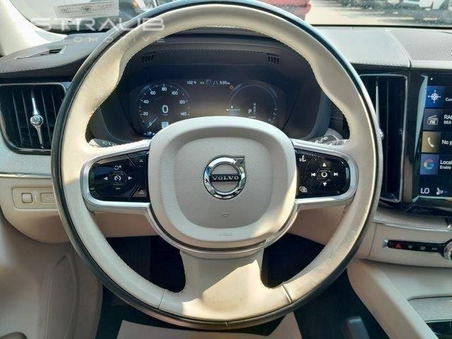 Used 2021 Crystal White Metallic Volvo Inscription image 13