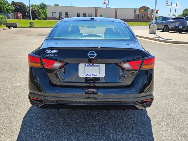 Used 2025 Black Nissan 2.5 S image 10