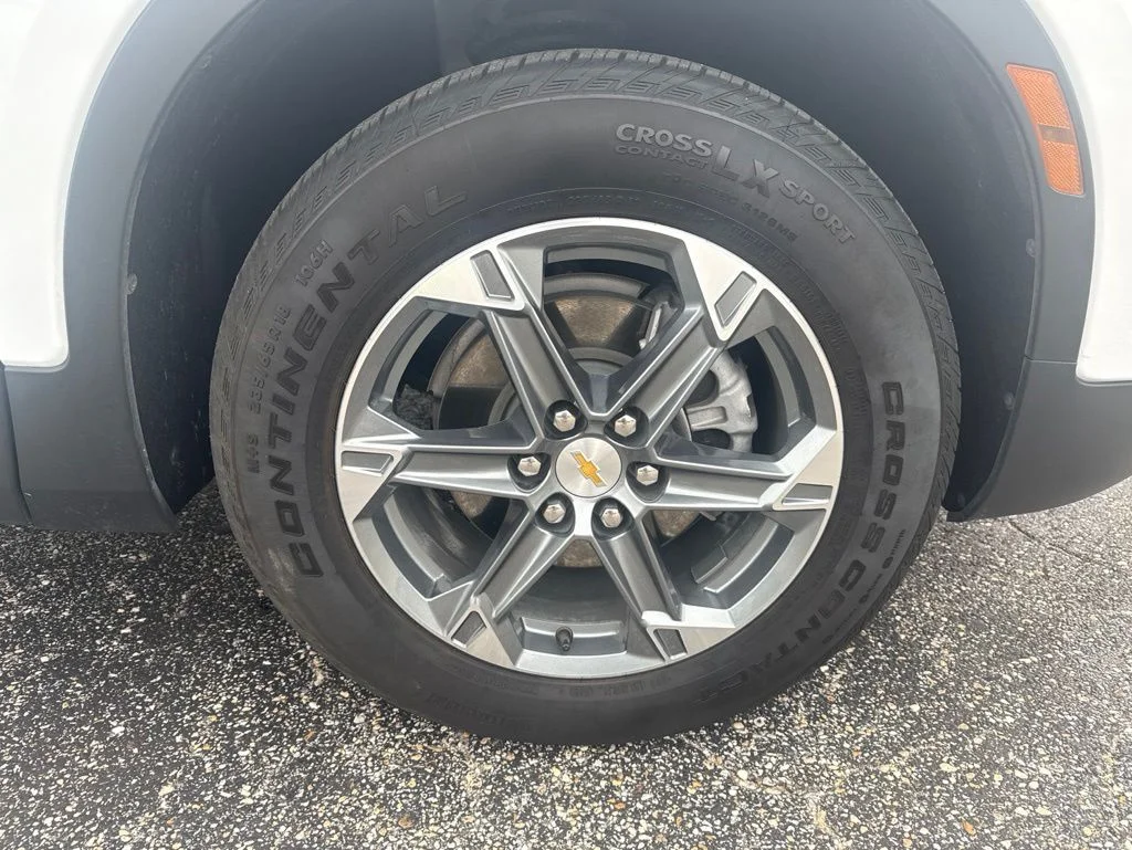 Used 2025 White Chevrolet LT image 23