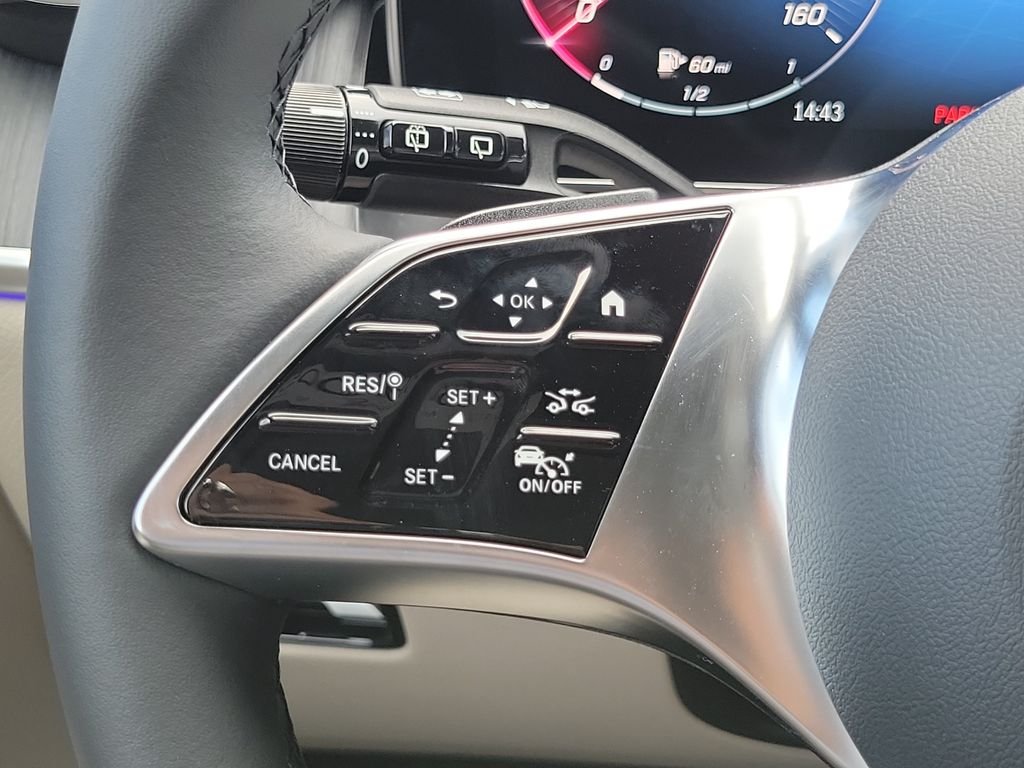 New 2027 Polar White Mercedes-Benz GLC 300 image 24