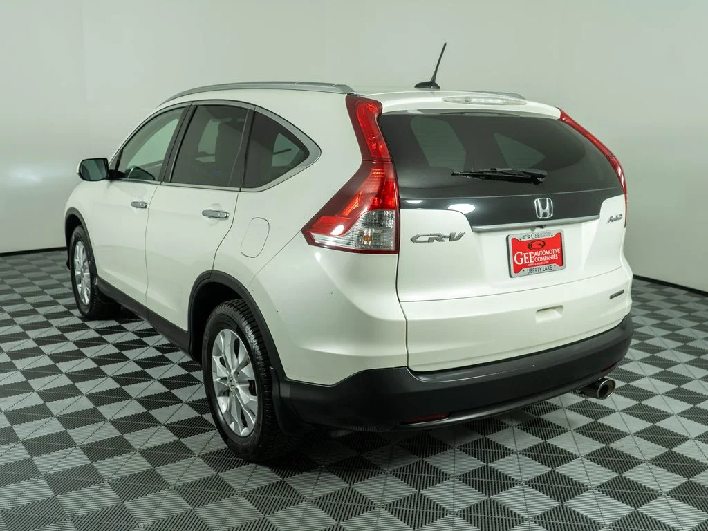 Used 2013 White Honda Touring image 4