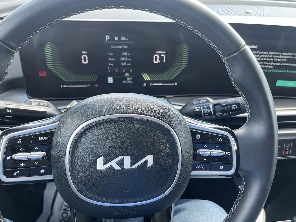 Used 2025 White Kia S image 21