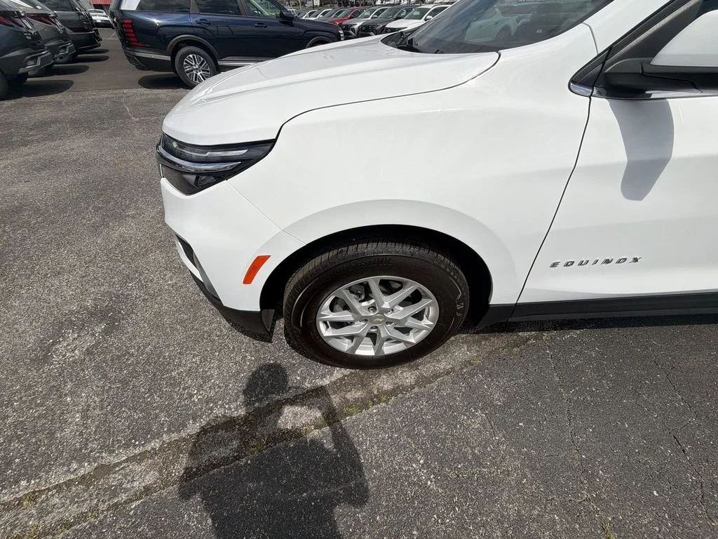 Used 2024 White Chevrolet LT image 10