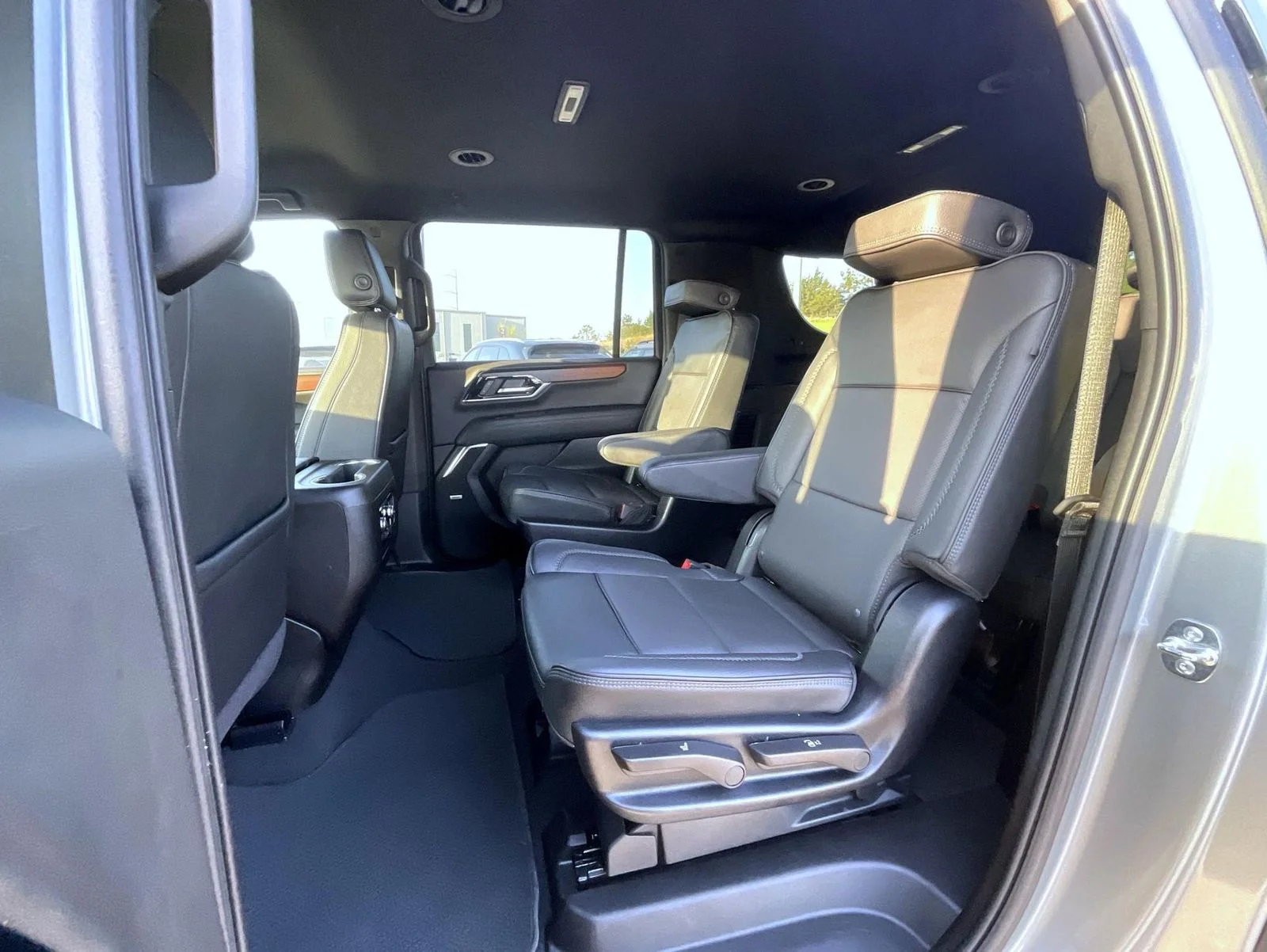 Used 2025 Silver GMC Denali image 19