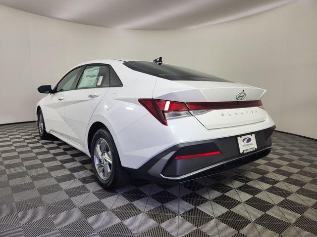 New 2026 White Hyundai SE image 3