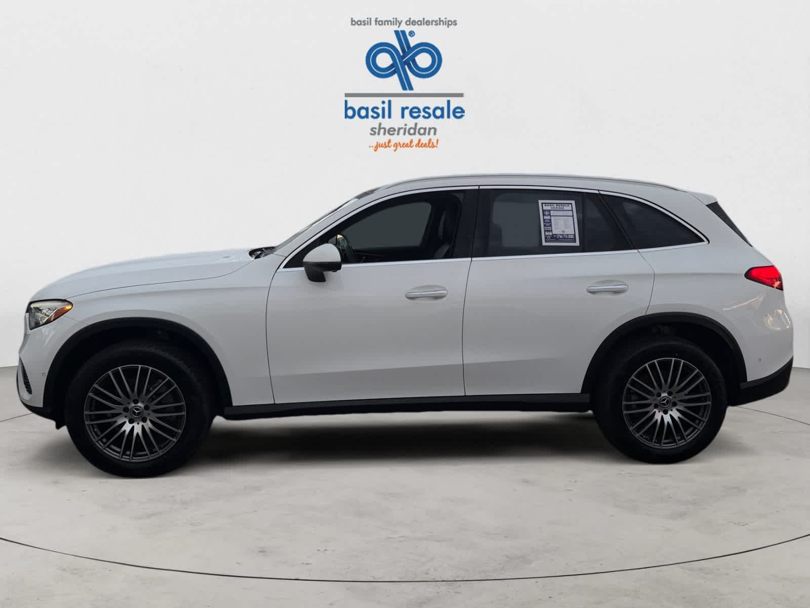 Used 2025 Polar White Mercedes-Benz GLC 300 image 3