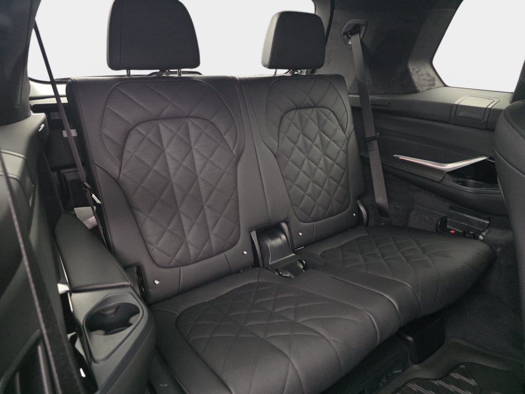 New 2027 Black Sapphire Metallic BMW xDrive40i image 12