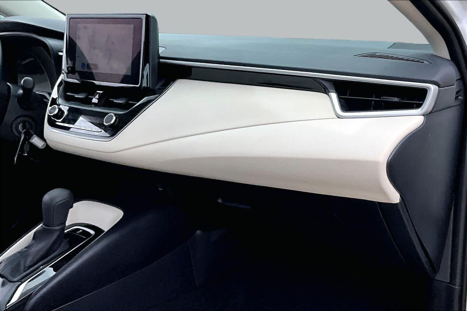 Used 2026 Ice Cap Toyota LE image 18