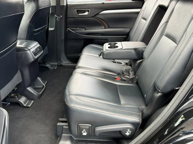 Used 2015 Black Toyota XLE V6 image 7