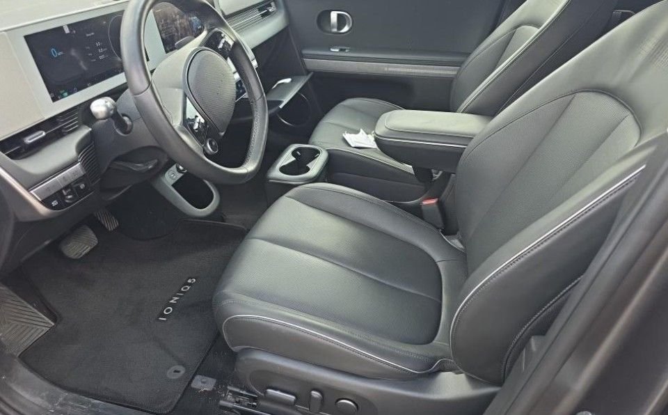 Used 2023 Gray Hyundai SEL image 5