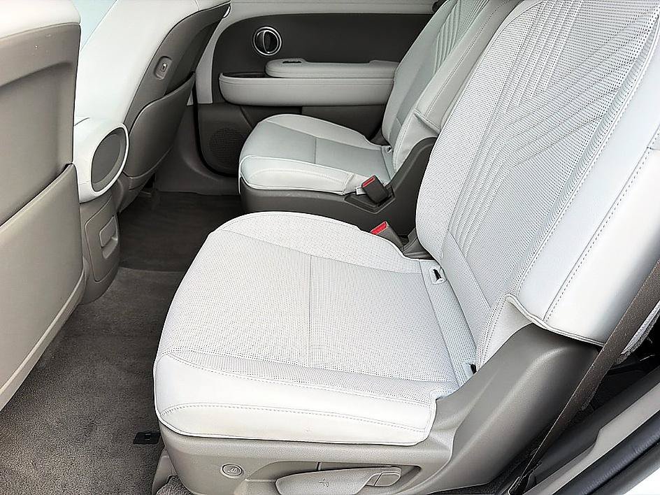 Used 2026 Creamy White Pearl Hyundai SEL 7P image 7