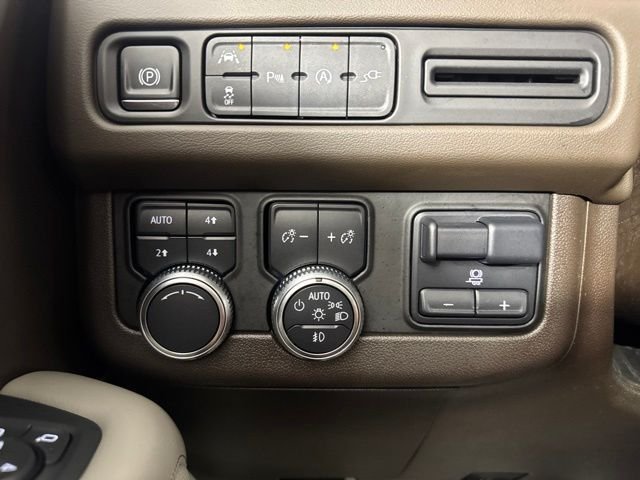 Used 2021 White GMC SLT image 21