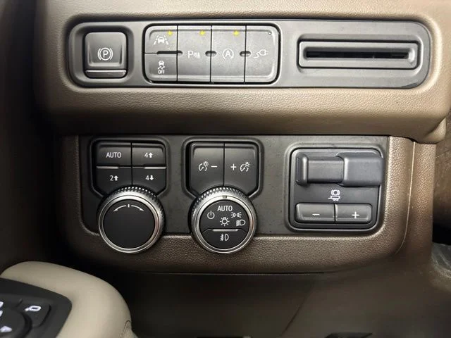 Certified Used 2021 White Frost Tri-Coat GMC SLT image 21