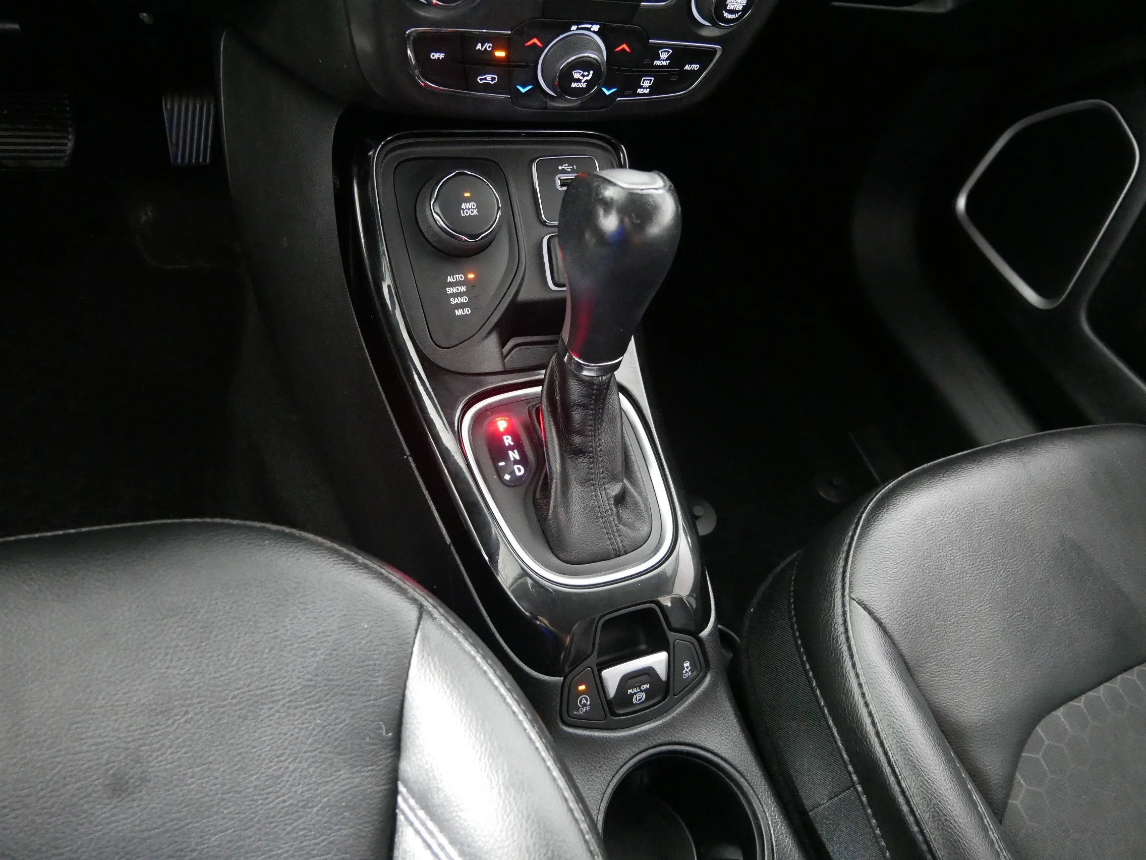 Used 2019 Granite Crystal Metallic Clearcoat Jeep Altitude image 24