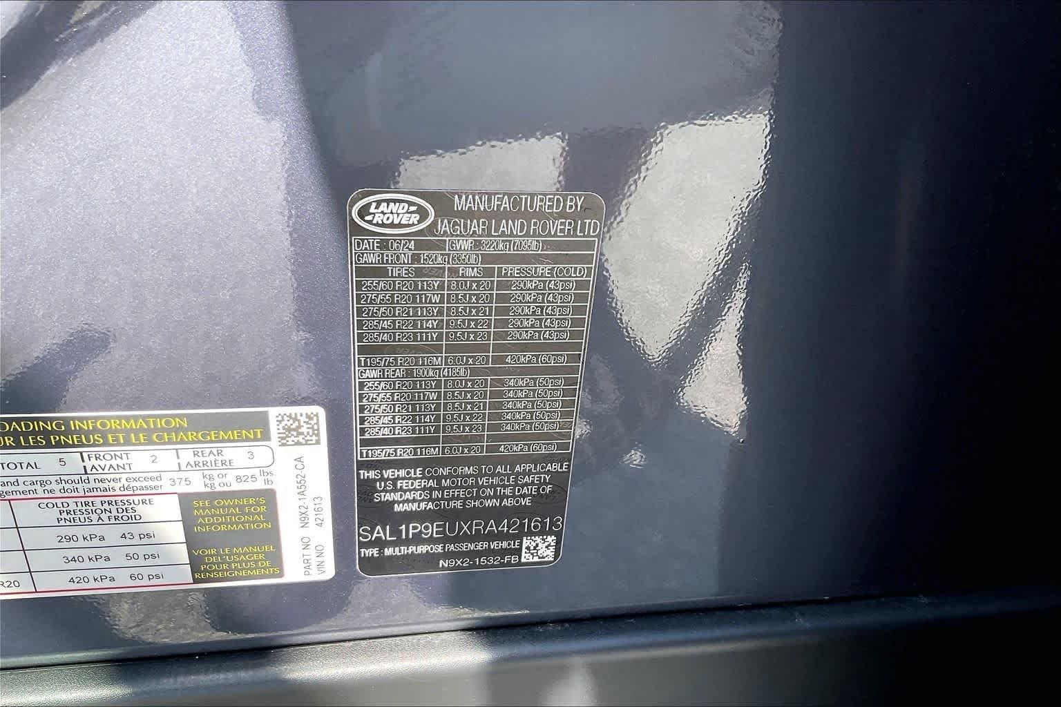 Used 2024 Carpathian Grey Premium Metallic Land Rover SE image 36