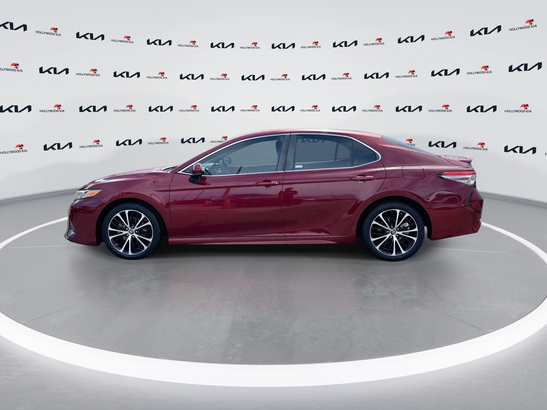Used 2018 Pearl Toyota SE image 5