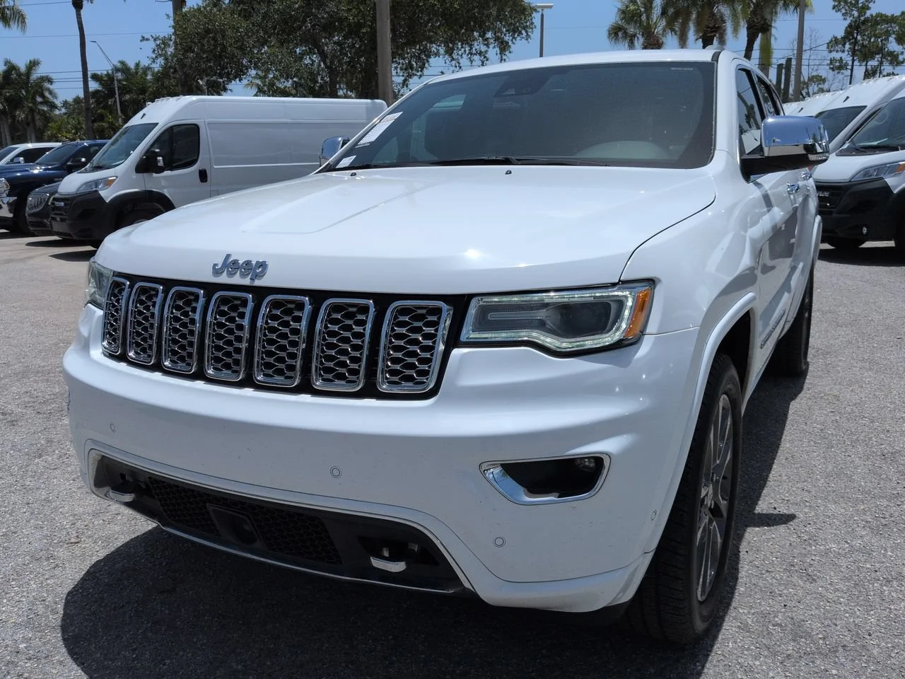 Used 2018 Bright White Clearcoat Jeep Overland image 9