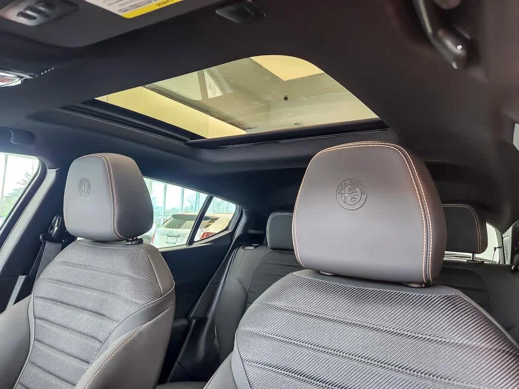 Used 2024  Alfa Romeo Ti image 12