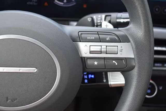 Used 2025 Silver Hyundai SEL image 20