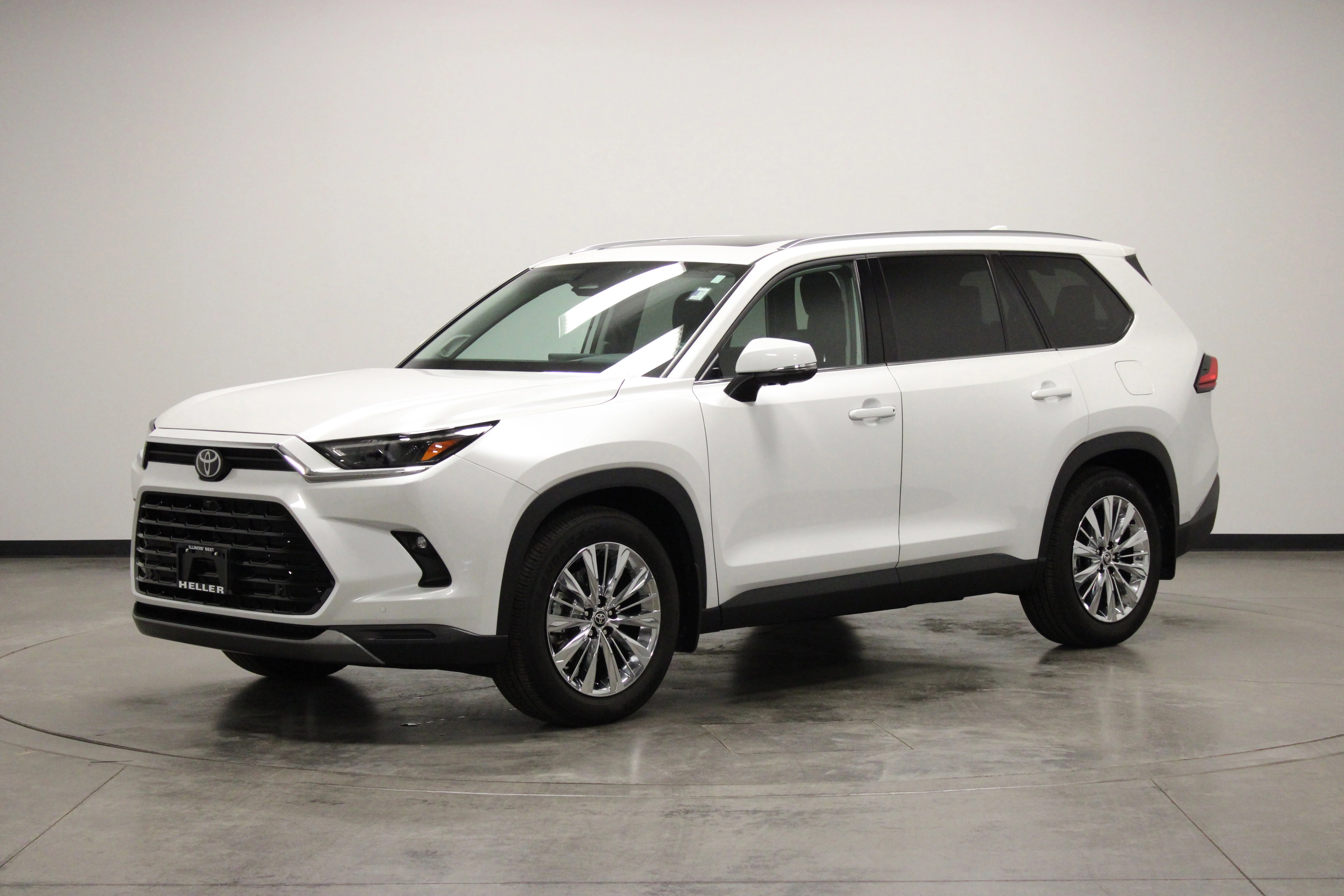 Used 2024 Pearl Toyota Platinum image 4