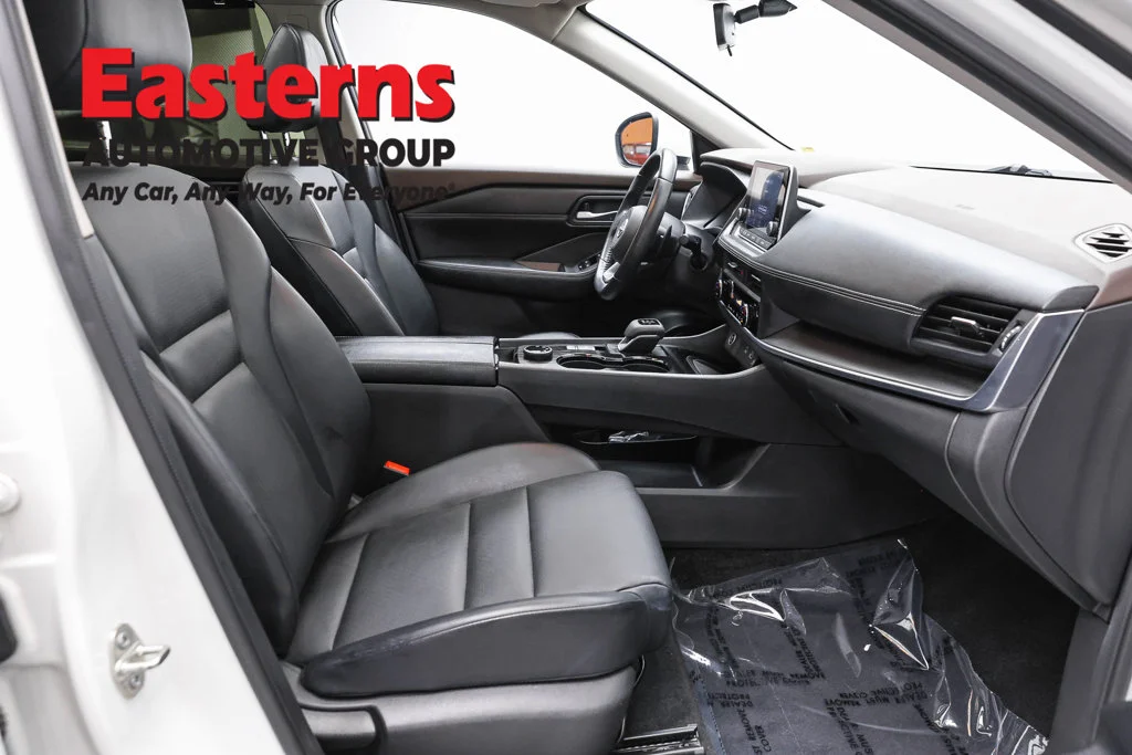 Used 2023 White Nissan SV image 25