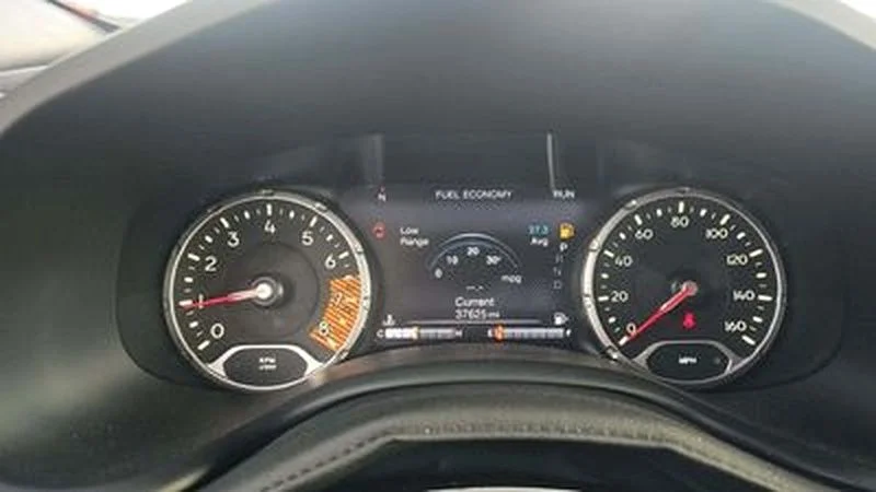 Used 2022 Gray Jeep Altitude image 19