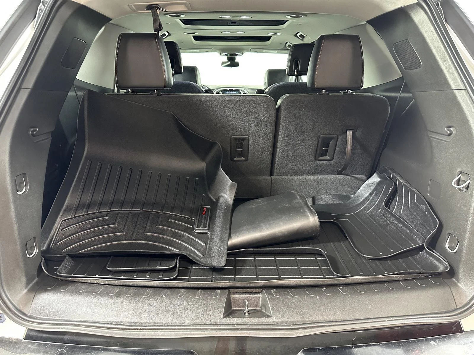 Used 2018 Iridescent Pearl Tricoat Chevrolet Premier image 5