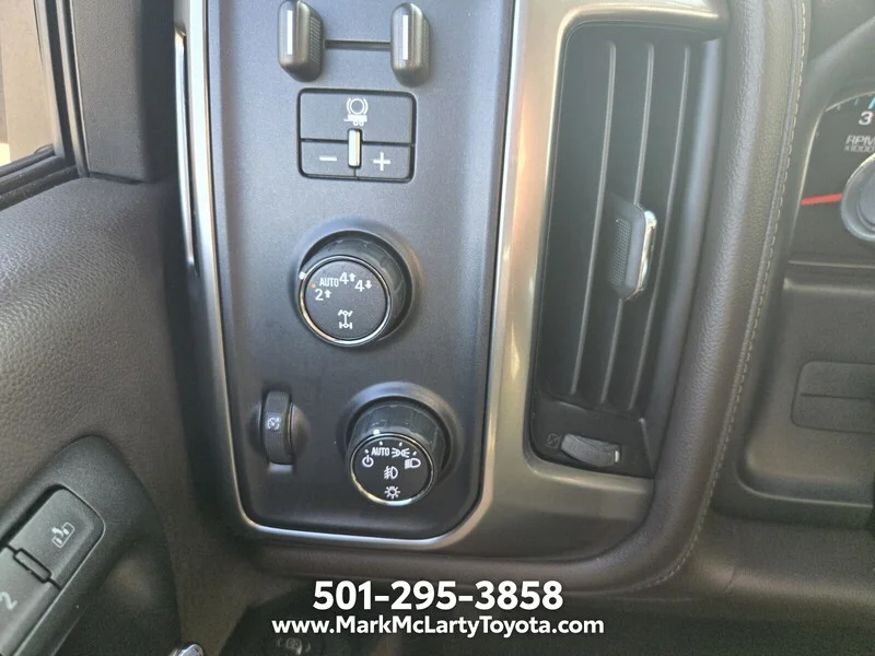 Used 2018 Deep Ocean Blue CHEVROLET 4WD CREW CAB 143.5" LTZ W/1LZ image 27