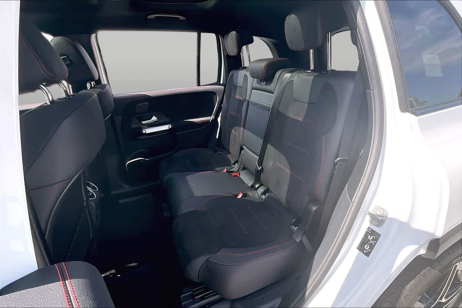 Used 2025 Polar White Mercedes-Benz GLB 250 image 20