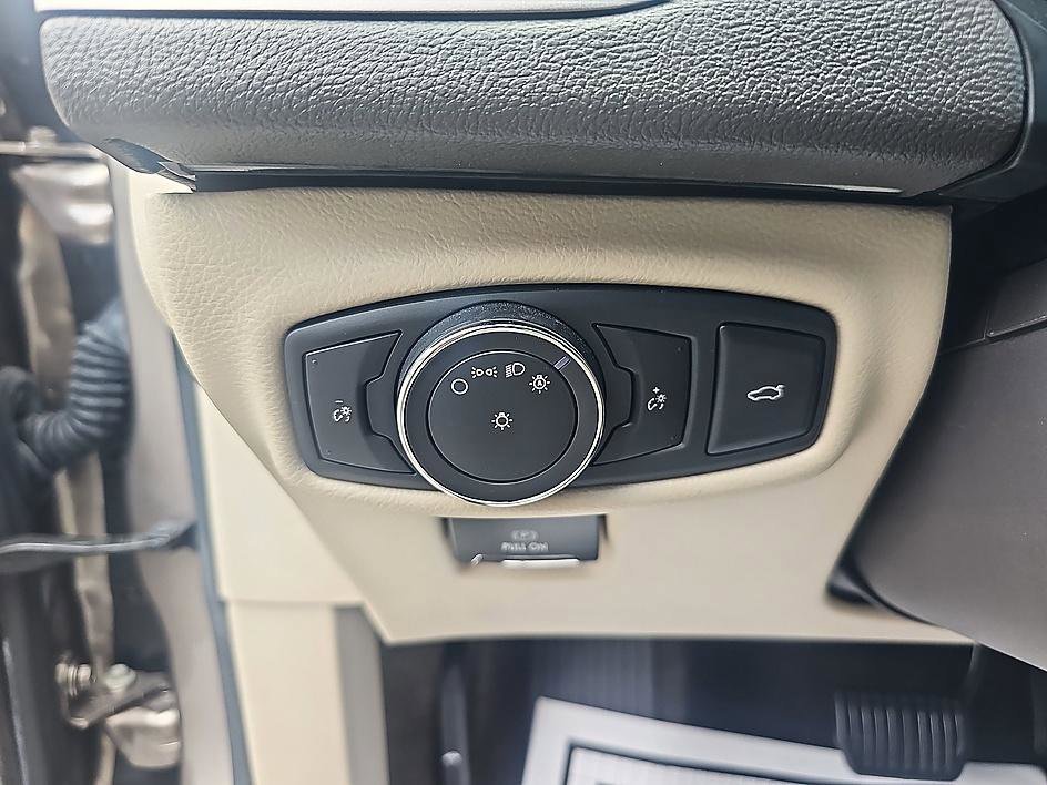 Used 2018 Mocha Metallic Lincoln Select image 14