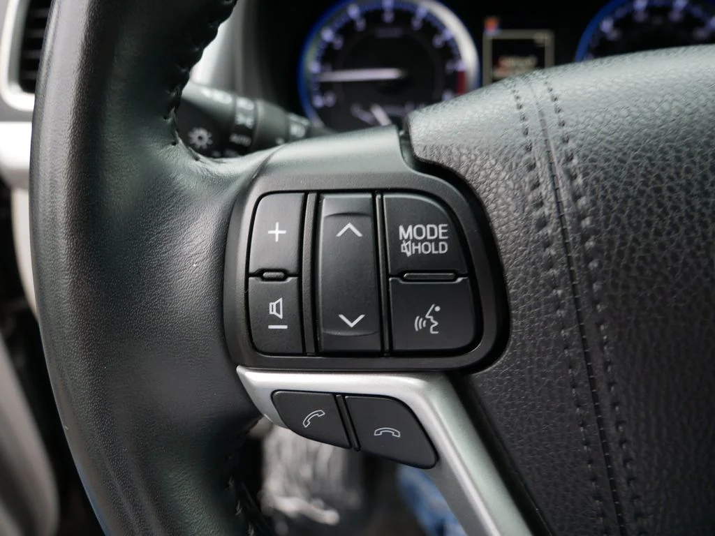Certified Used 2019 Gray Toyota XLE image 25