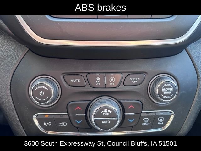 Used 2022 White Jeep Latitude Lux image 27
