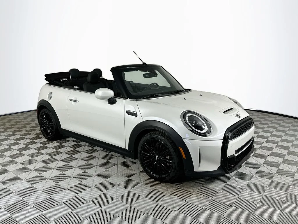 2024 MINI Convertible Cooper S's photo