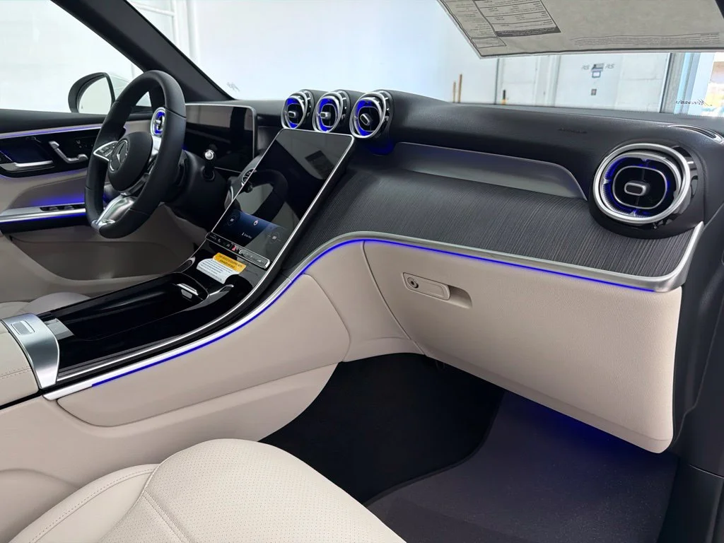 New 2027 White Mercedes-Benz GLC 300 image 29